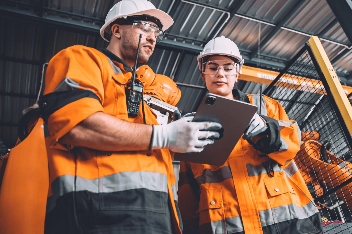 Workers In Safety Gear 1200X800